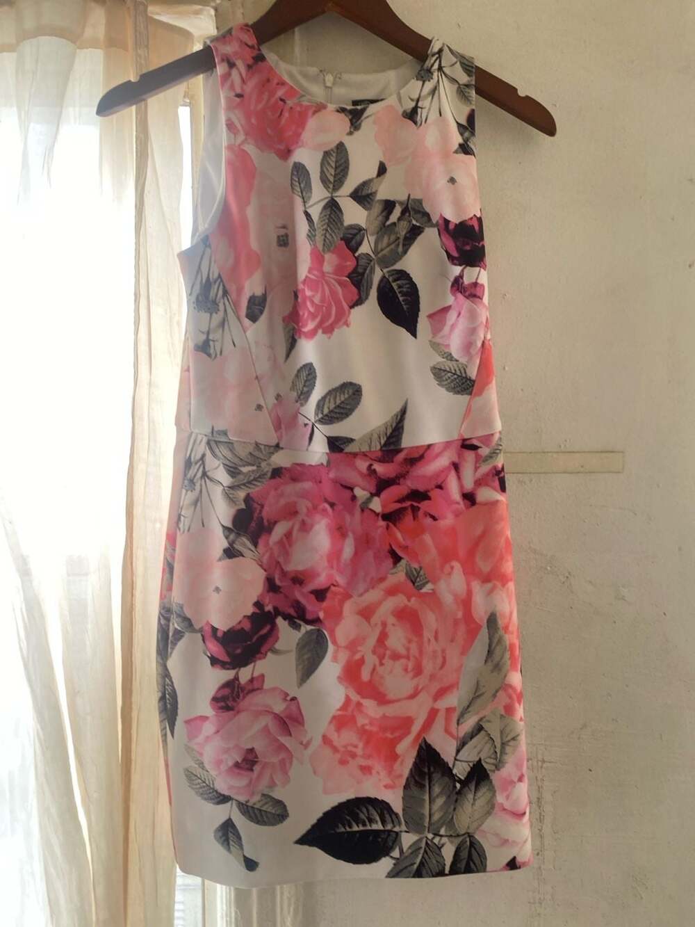 Size small Robbie Bee Chiffon Sleeveless Floral Maxi Dress White Blush Flower Li